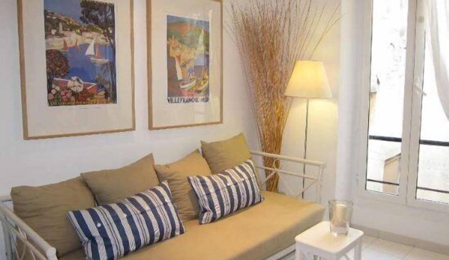 Sunny 1bedroom Apt in the heart of the old Historical town, air-conditioning