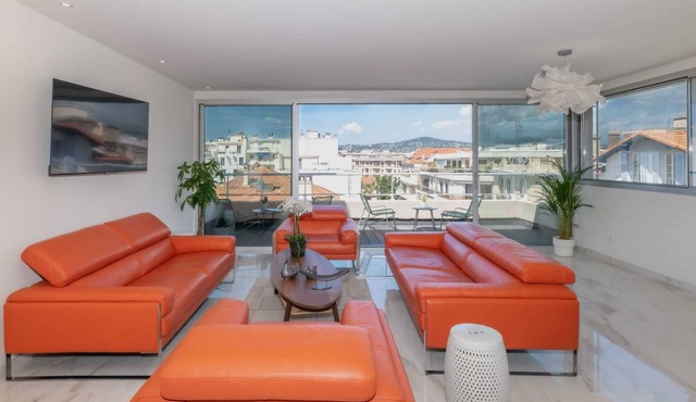 Sunny Duplex 5C - Three Bedroom Apartment, Sleeps 6