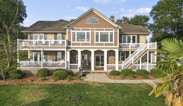 Sunset Pointe - Entertainers Dream with Amazing Lake Norman Views in Terrell