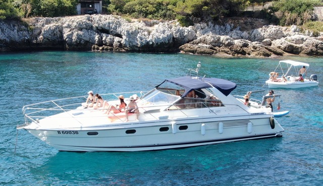 Superb 15-metre boat with Jacuzzi/spa
