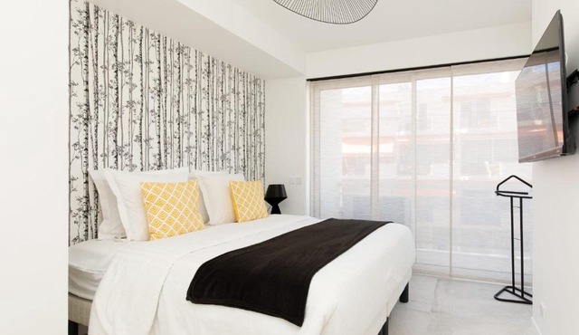 Superb 2 beds 2 baths next to Martinez Hotel