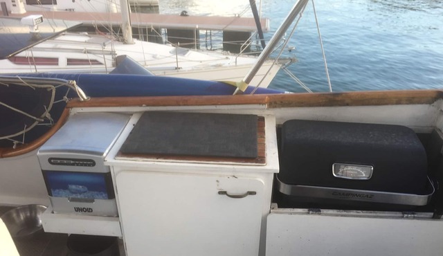Superb authentic boat in the old port of Cannes