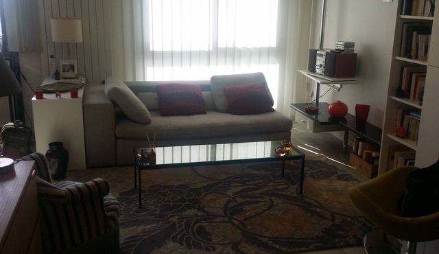 Superb three-room refurbished ideally located 10 minutes by RER A from Paris