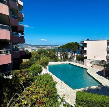 Superbe appartement 2 pièces avec piscine
