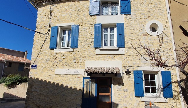 The Angelus, an authentic 12th-century house in the heart of the village in Sablet