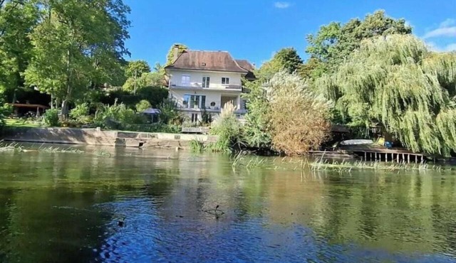 The riverbanks of Montigny-sur-Loing: One Bedroom Apartment - River View