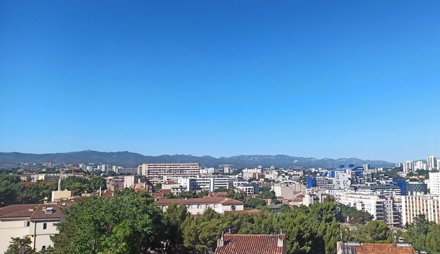 Top floor in a quiet location—Terrace and unobstructed view