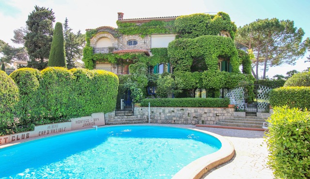 Unique apartment in antibes