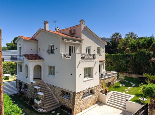 UrbanFlat 228 - Villa d Exception avec Piscine Privee et Plages a Pied Juan les Pins