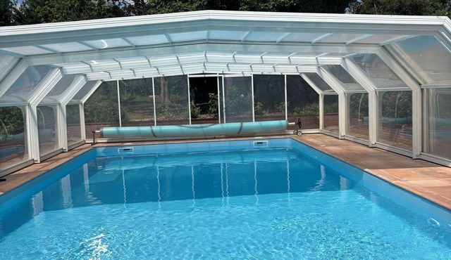 Vacation rental with a large pool and an outdoor hot tub. A quiet, wooded hamlet. in Charny Orée De Puisaye