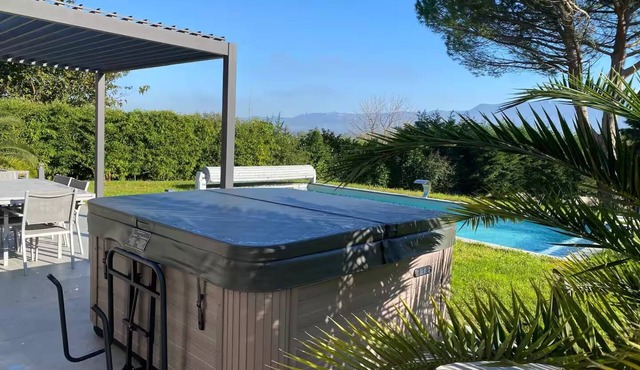Villa at the foot of the Vercors, with a private pool and hot tub