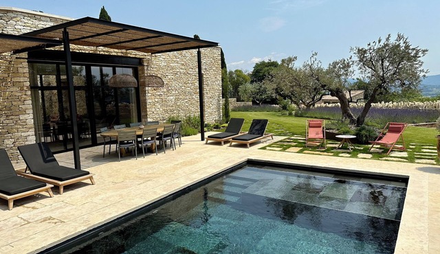 Villa AVA, heated pool & exceptional view, 5 min walk from Gordes