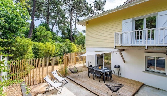 Villa des Sables: La Vigne, 100m from the beach.