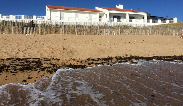 villa feet in water sleeps 12 living room living room kitchen sea view 5 bedrooms