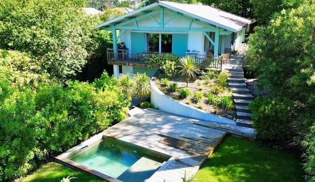 VILLA in a green setting, heated swimming pool 3 minutes from the beach