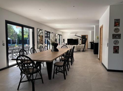 Villa J