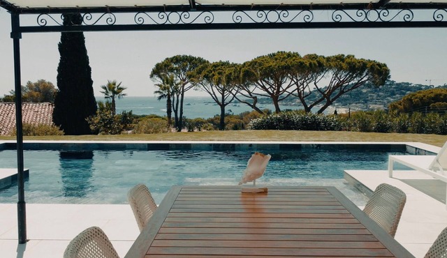 Villa 'Le Gabian' with Sea View, Wi-Fi and Air Conditioning