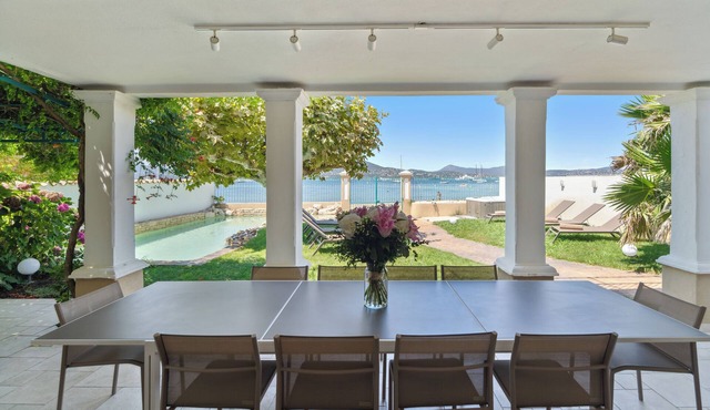 VILLA - LES PIEDS DANS L'EAU - LA BOUILLABAISSE BEACH - ST TROPEZ - 14 PEOPLE
