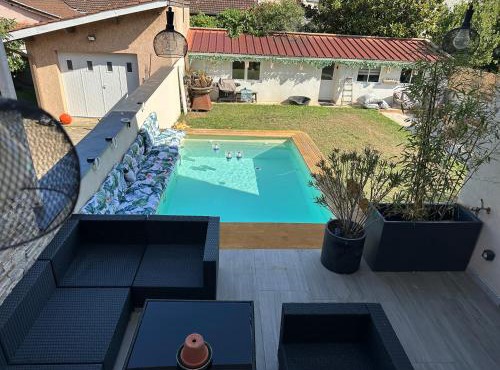 Villa lyon 8e, 8 personnes Piscine jardin, parking privé, terrain de pétanque in Monplaisir