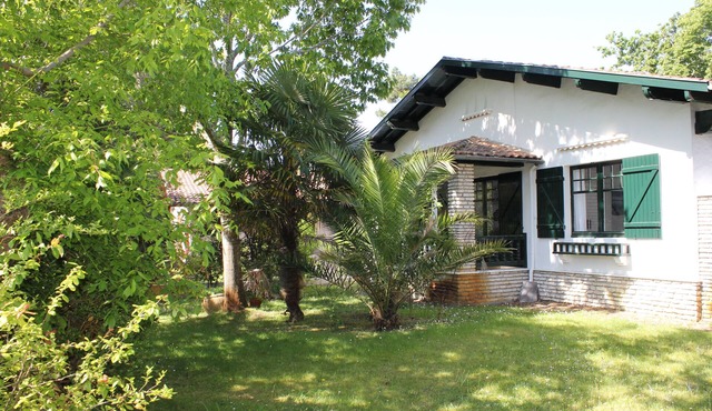 Villa Pereire with beach housekeeper on foot