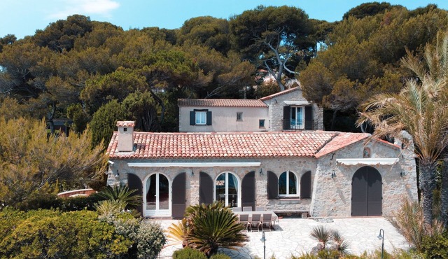 Villa Provençale Cap Dantibes With sea View, Pool and bbq in Antibes