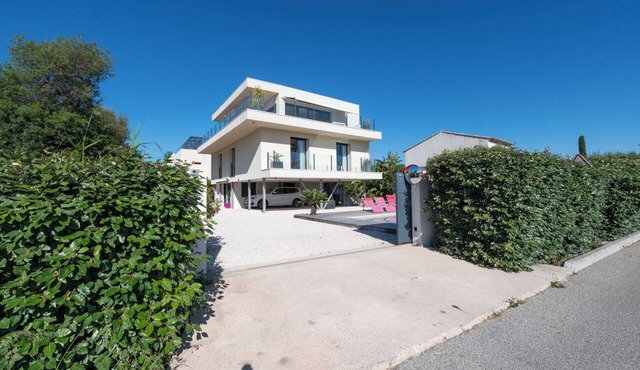 Villa sleeps up to 14 Sea view Hyères La Londe