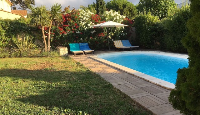 Villa with a private pool and a view of the hills. Air-conditioned.