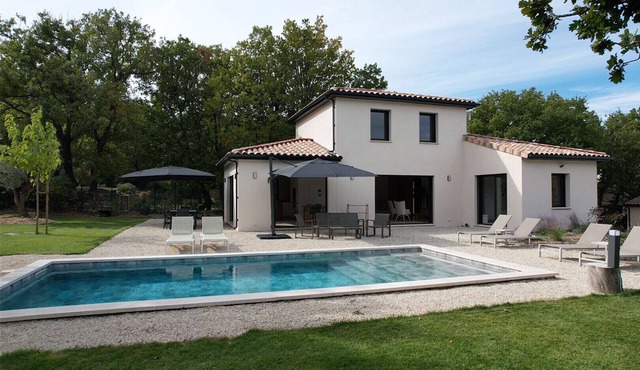 Villa with heated pool and Ventoux View in Pernes