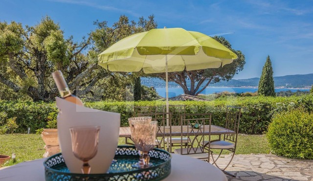 Villa with pool and sea view in Grimaud