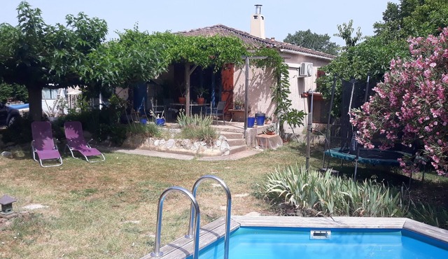 Villa with pool, conveniently located between Arles Nimes and Avignion
