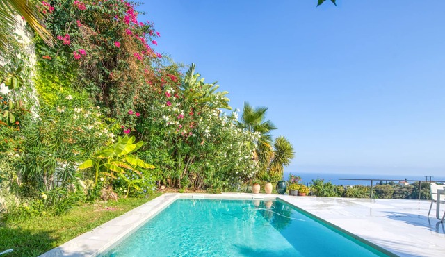 Wonderful and quiet villa with large garden and pool in Nice - Welkeys