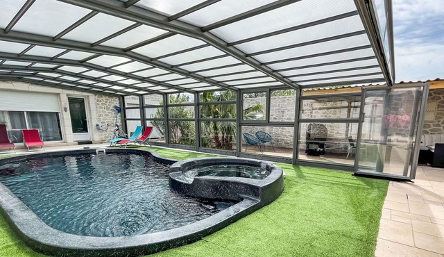 Wonderful private villa with private pool, A/C, hot tub, WIFI, TV, patio and pets allowed