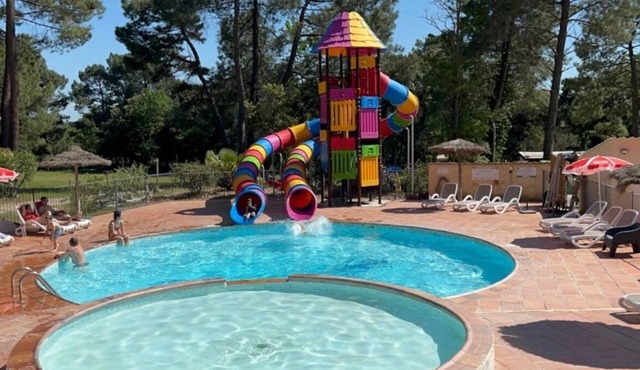 ZEcamping 3* piscine chauffée toboggans chalet 25m2 2 pers in Bollène