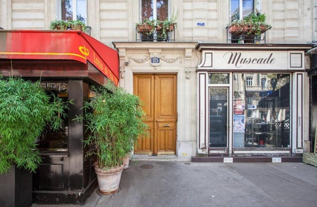Charming flat with balcony near Parc Monceau for 4 in Paris