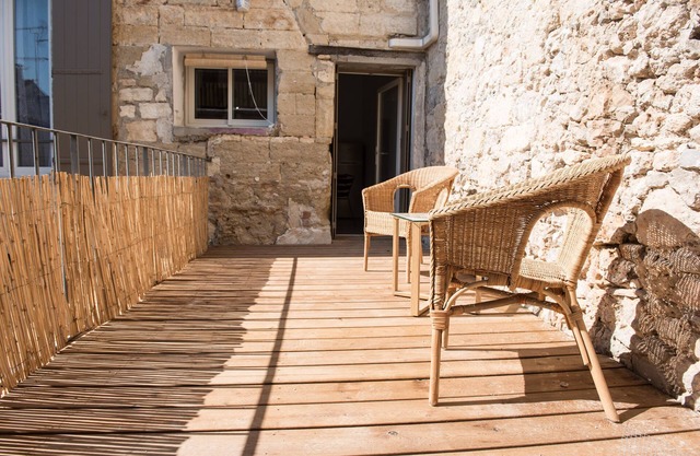 Charming suite # 2, in the heart of the ramparts of Aigues-Mortes!