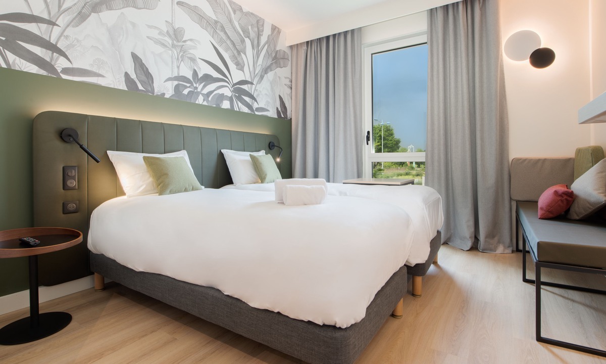 Porte Des Alpes - Mi Plaine - Manissieux Hotel | Campanile Smart Lyon Est - Eurexpo Bron Aviation