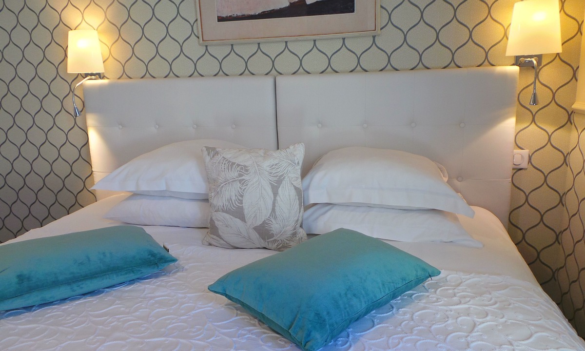 Antibes Old Town Hotel | Hotel Le Relais Du Postillon