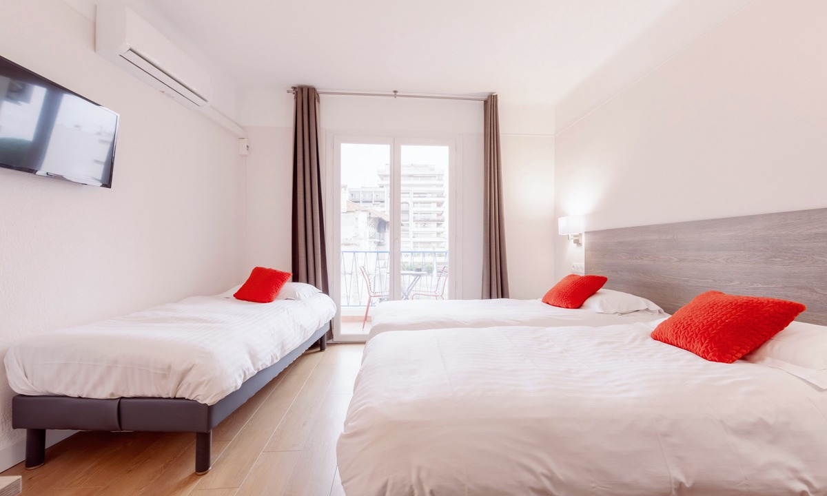 Juan-les-Pins Hotel | Hôtel Courbet