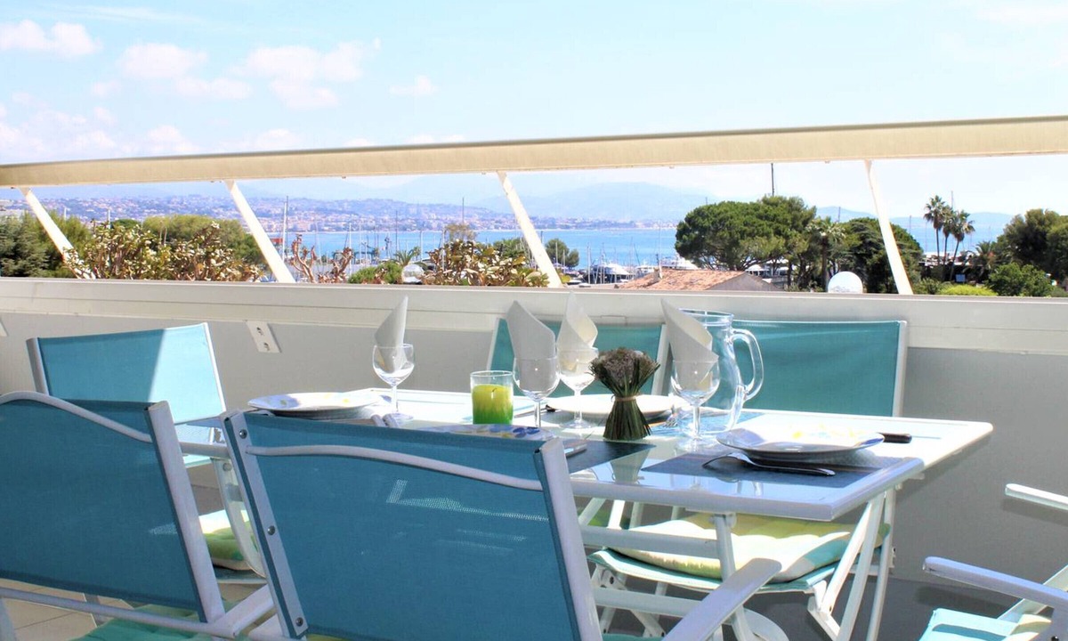 Villeneuve Loubet Beach Apartment | Beautiful 3-room apartment with terrace and parking in Villeneuve-Loubet Plage