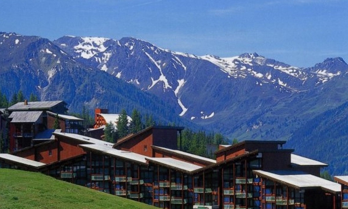 Arc-1800 Apartment | Charming Ski-In/Ski-Out Apt · 2 Rooms · Balcony · WIFI · Valley & Mountain Views