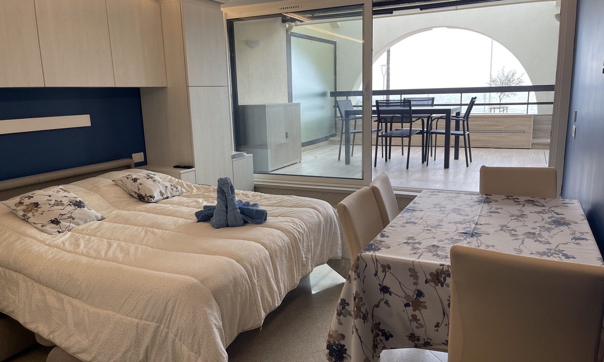 Le Suquet Apartment | Studio Cabin for 2 adults opposite the beach.