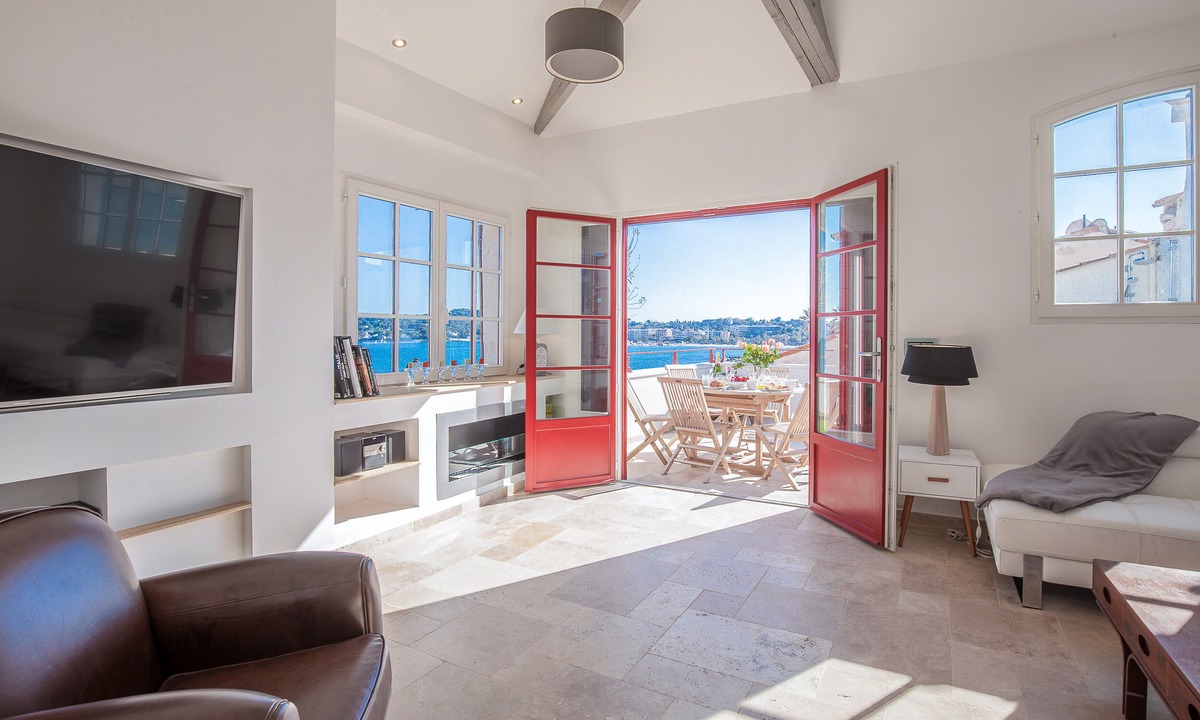 Antibes Old Town Apartment | Sea View Retreat · Old Town Antibes · 3BR Home with Terrace & Jacuzzi