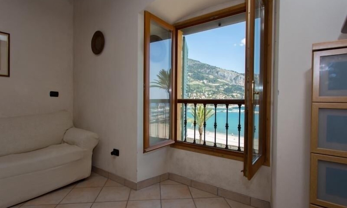 Old Town Apartment | 2-room loft sea view in old town, beaches nearby