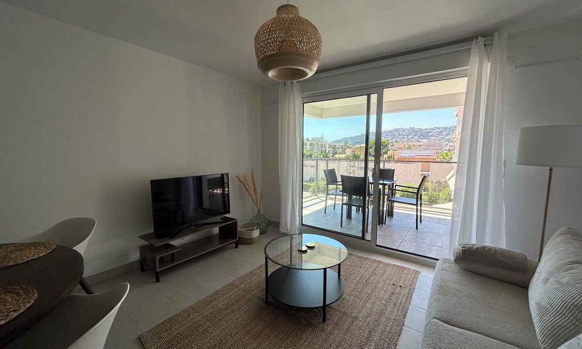 Golfe Juan Apartment | Voiles Blanches 126 by Avecoeur