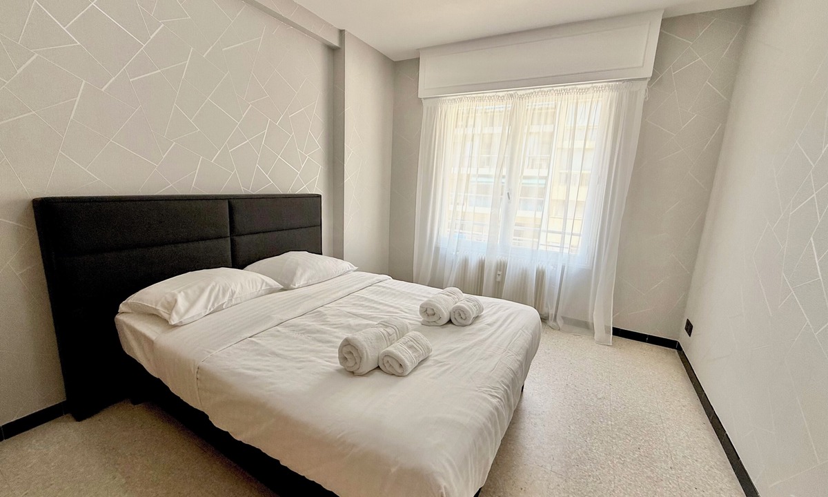 Antibes Old Town Condo | Antibes hyper center - 4 people - close to shops and beaches