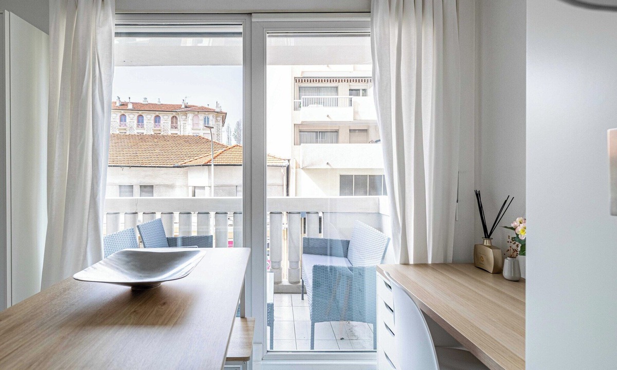 Les Baumettes Apartment | Charming Studio with balcony & pool -Heart of Nice