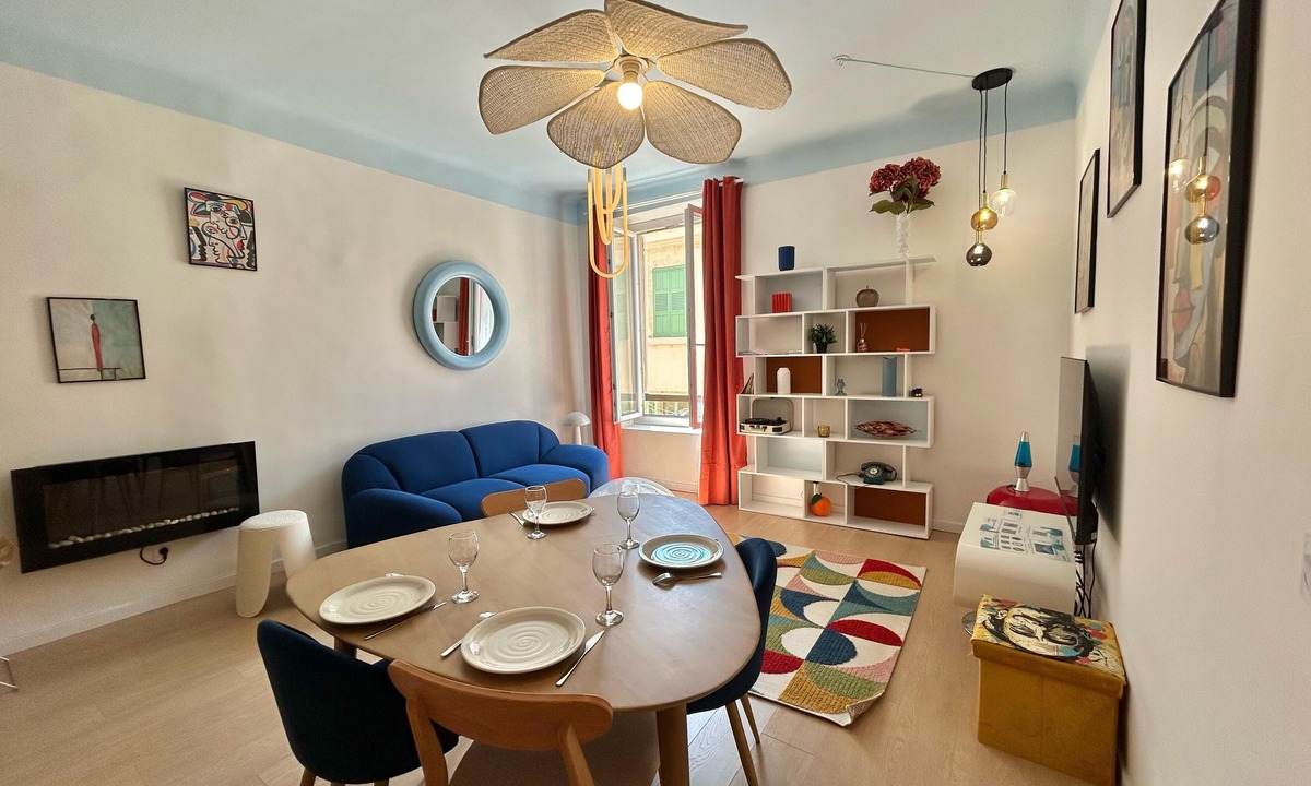 Opera Apartment | Chez Laura & Thomas - charming 2BR Vieux Port/Place Huiles