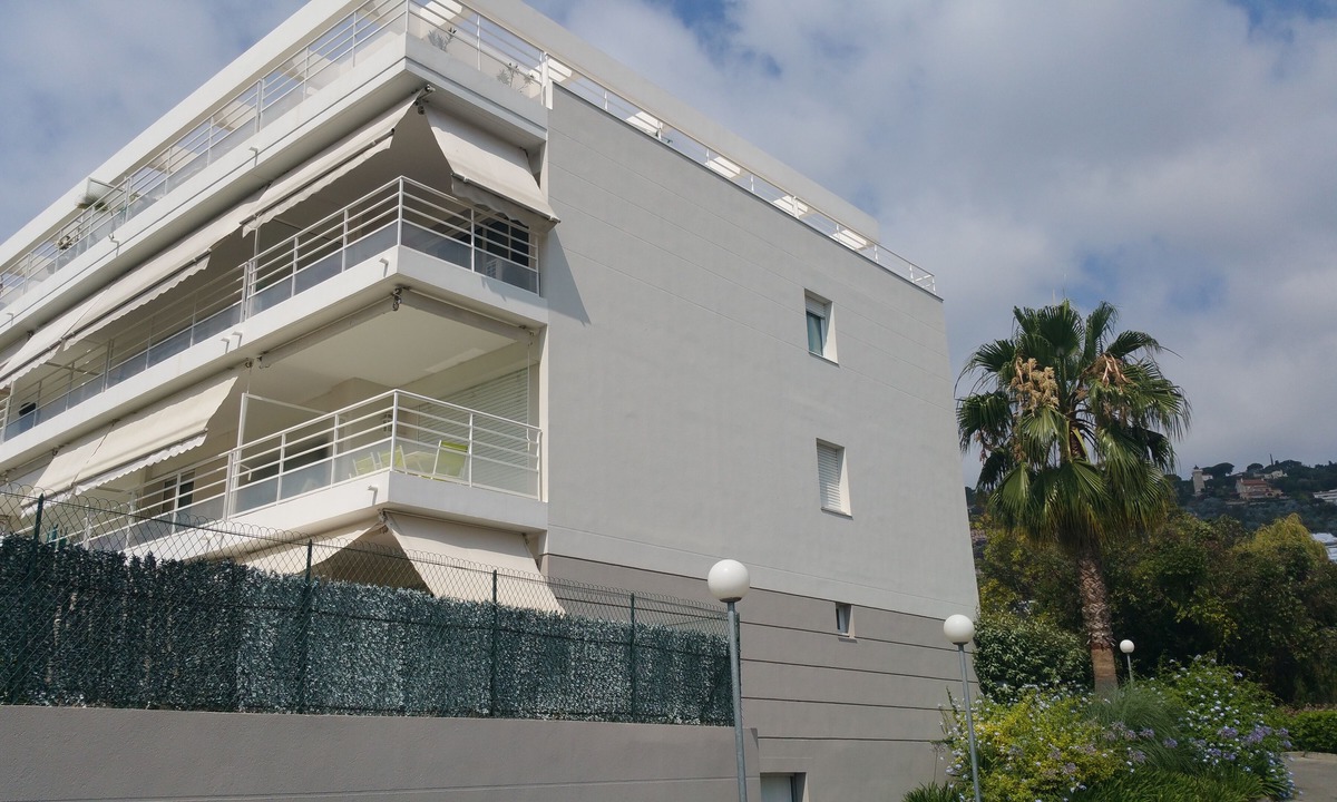 Golfe Juan Apartment | Apartment 3 rooms Modern Swimming pool Parking 300 m Beach Golfe Juan