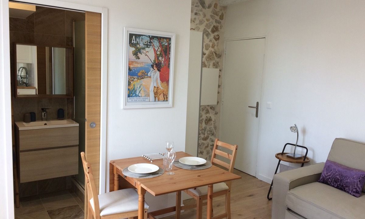 Antibes Old Town Apartment | 20m2 fully renovated Studio with Private Balcony, rates are All Inclusive.