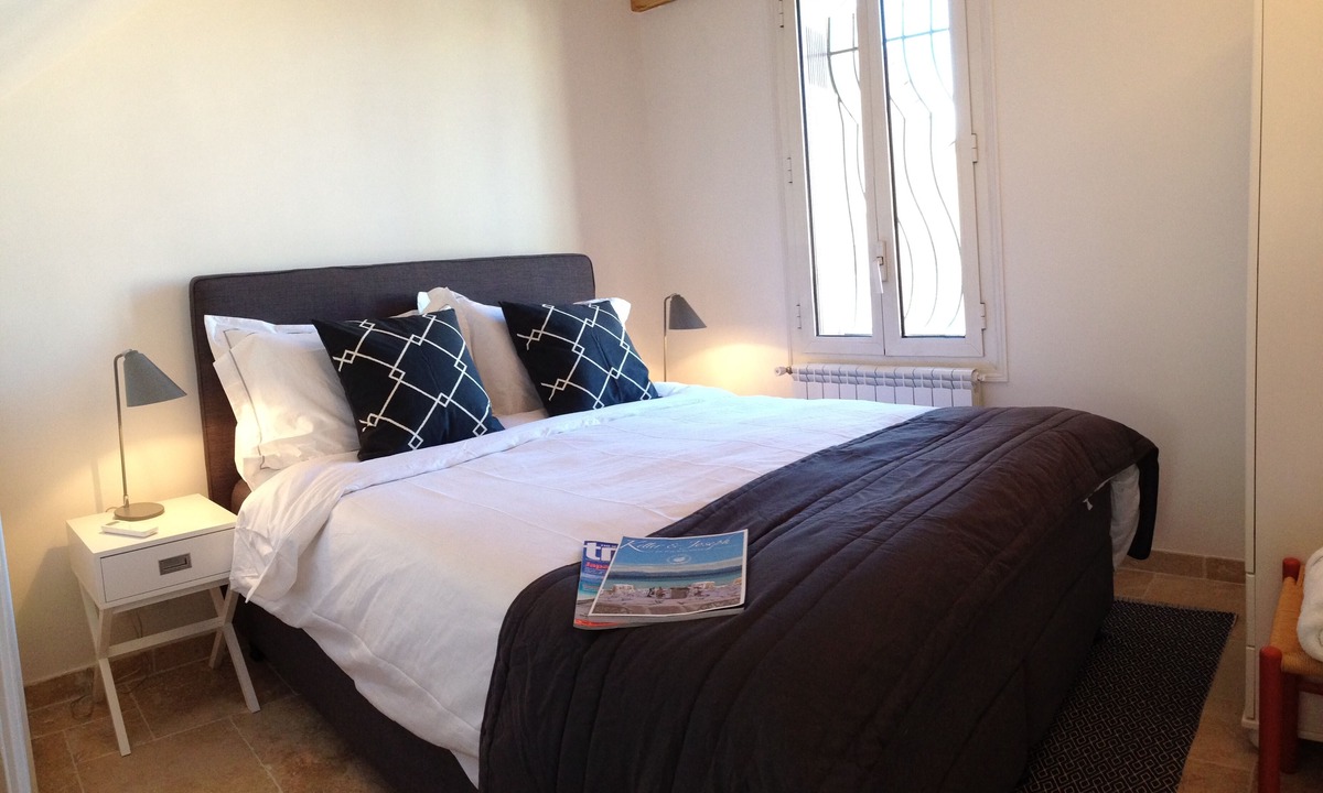 Antibes Old Town Apartment | RENOVATED Charming 3 bd apartment w. outdoor terrace in old town of Antibes